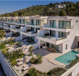 Selection of 5 bedroom seafront villas with pool on Ciovo near Trogir, sleeps 10